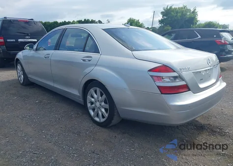 2008 Mercedes-Benz S 550 4Matic z USA, uszkodzony, nr VIN WDDNG86X88A178089